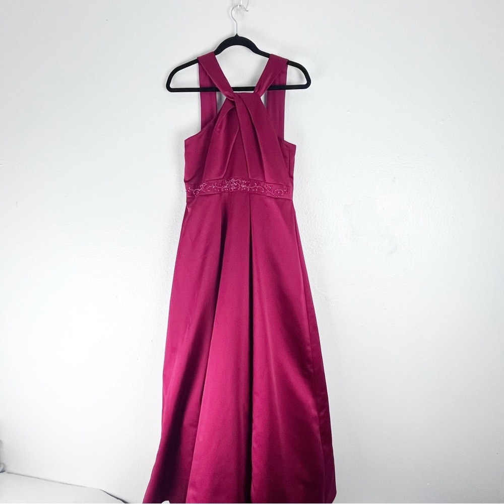 DAVID’S BRIDAL Burgundy Knotted Top Beaded Waist Back Zip Closure Dress Size 10